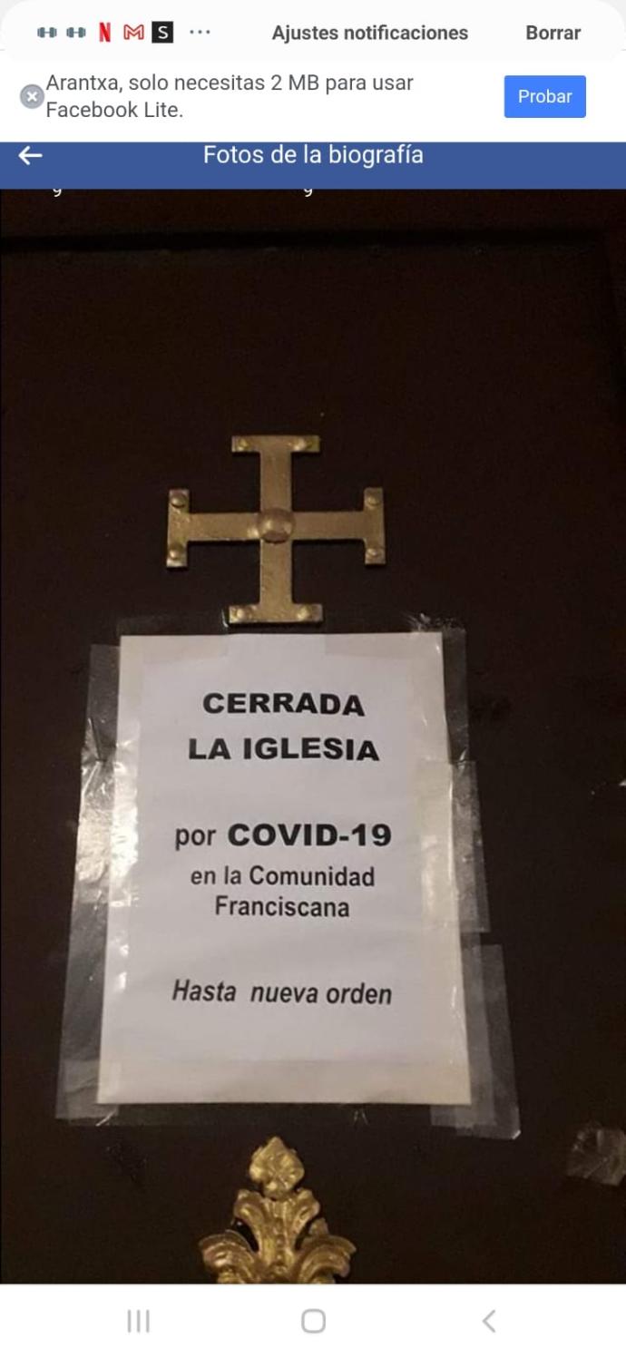 Cartel colocado en la puerta de la iglesia de los Franciscanos de Atotxa.