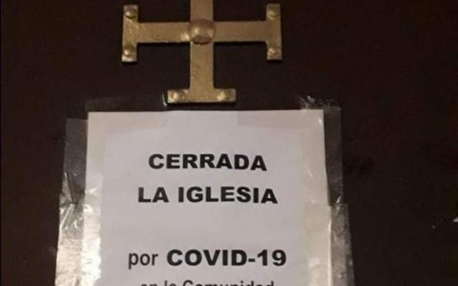 Cartel colocado en la puerta de la iglesia de los Franciscanos de Atotxa.