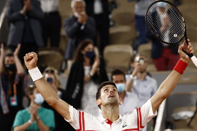 El serbio Novak Djokovic celebra su victoria en semifinales ante Rafa Nadal