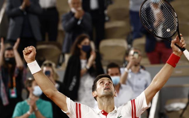 El serbio Novak Djokovic celebra su victoria en semifinales ante Rafa Nadal