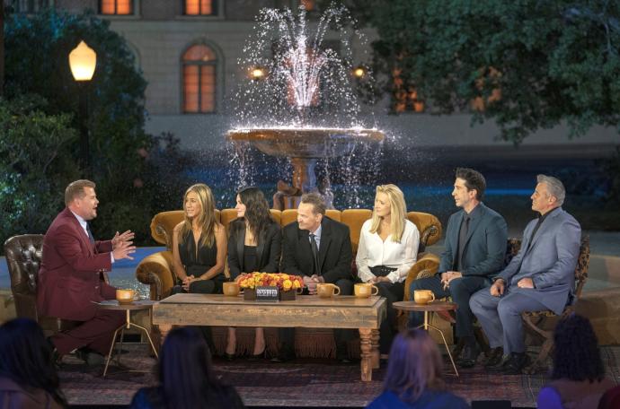 James Corden charla con Jennifer Aniston, Courteney Cox, Matthew Perry, Lisa Kudrow, David Schwimmer y Matt LeBlanc.