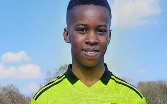 Darlington, con la equipación del Manchester United.