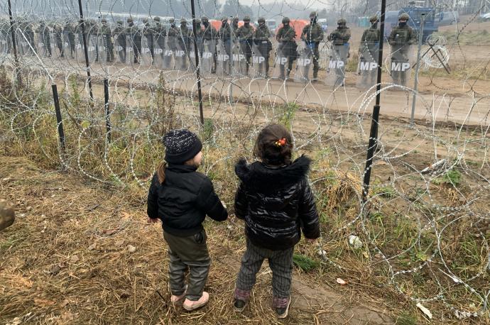 Migrantes y refugiados en la frontera entre Bielorrusia y Polonia.