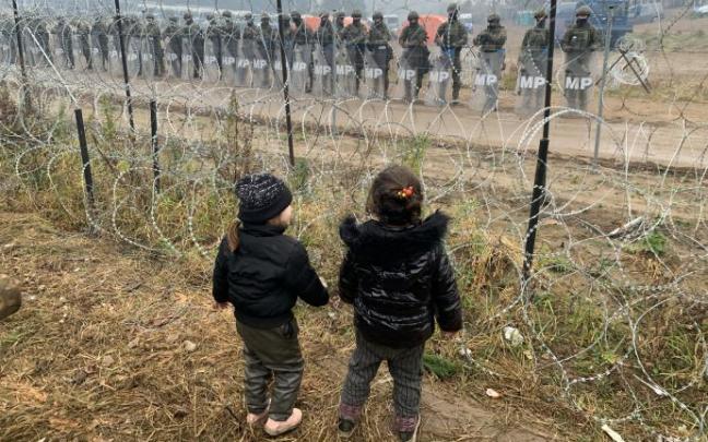 Migrantes y refugiados en la frontera entre Bielorrusia y Polonia. Migrantes y refugiados en la frontera entre Bielorrusia y Polonia.