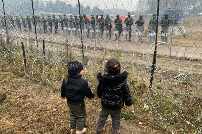 Migrantes y refugiados en la frontera entre Bielorrusia y Polonia.