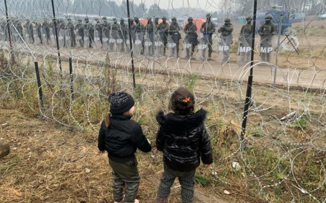 Migrantes y refugiados en la frontera entre Bielorrusia y Polonia. Migrantes y refugiados en la frontera entre Bielorrusia y Polonia.
