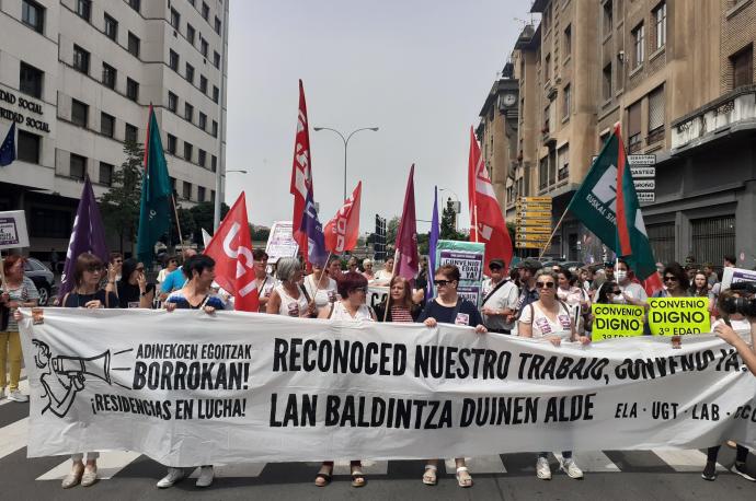 Imagen de la manifestación a su paso por Conde Oliveto.