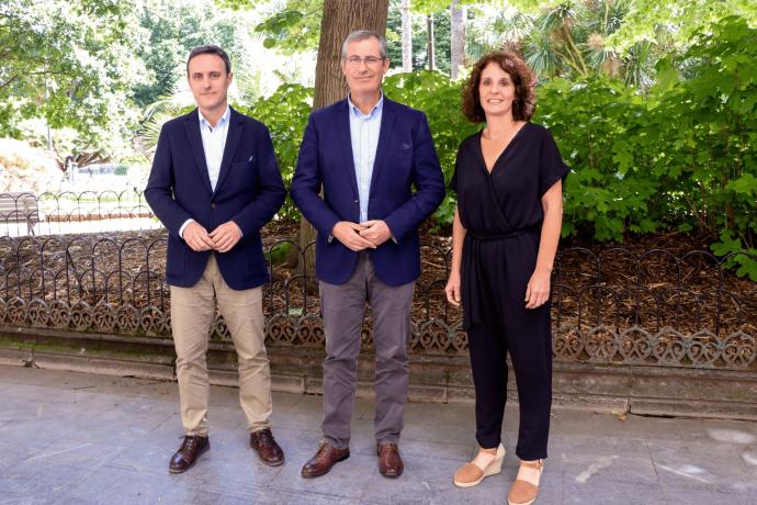 Jabier Larrañaga (diputado foral de Promoción Económica, Turismo y Medio Rural), Markel Olano (diputado general de Gipuzkoa) y Arantxa Ariztimuño (directora de Montes y Medio Natural de la Diputación Foral de Gipuzkoa).