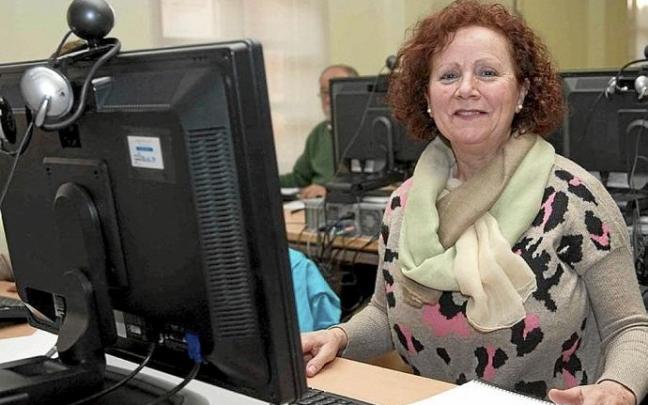 Alumna de un curso del programa +55. Foto: Josu Chavarri