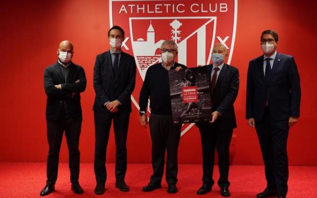 Galder Reguera, Jon Vázquez Eguskiza, Juan Carlos Ercorerca, Gorka Martínez y Gonzalo Olabarria, durante la presentación del Thinking Letrak eta Futbola Galder Reguera, Jon Vázquez Eguskiza, Juan Carlos Ercorerca, Gorka Martínez y Gonzalo Olabarria, durante la presentación del Thinking Letrak eta Futbola