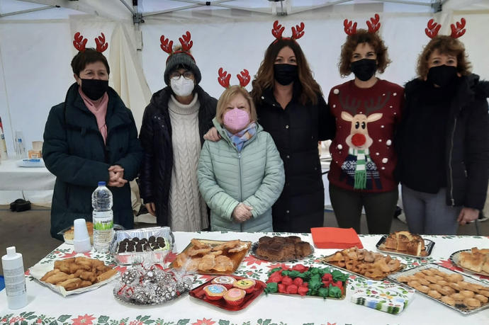 Integrantes de la asociación de mujeres de Funes durante la degustación del lunes