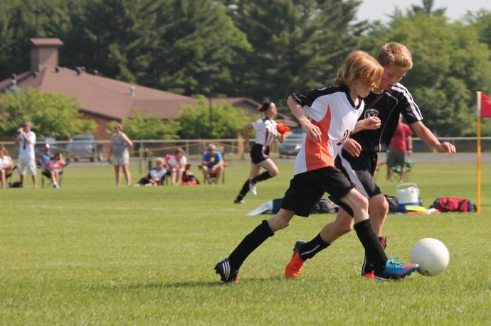 Un estudio concluye que el riesgo de contagio es mínimo jugando al fútbol
