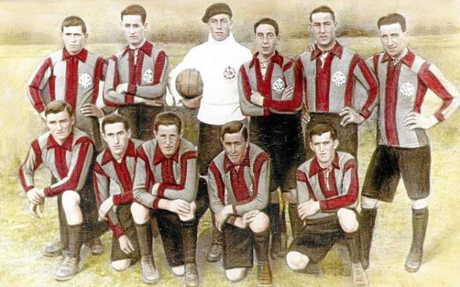Equipo de la Sociedad La Esperanza. Arriba, de i a d: Eulalio Arizcuren, Pascasio Ibiricu, Manuel Asurmendi, Cecilio Alzueta, Juan Luzuriaga y Salvador Úriz. Abajo: Vicente Elizari, Damián Erro, Esteban Osácar, Eugenio Ibiricu y Miguel Eraso. Equipo de la Sociedad La Esperanza. Arriba, de i a d: Eulalio Arizcuren, Pascasio Ibiricu, Manuel Asurmendi, Cecilio Alzueta, Juan Luzuriaga y Salvador Úriz. Abajo: Vicente Elizari, Damián Erro, Esteban Osácar, Eugenio Ibiricu y Miguel Eraso.