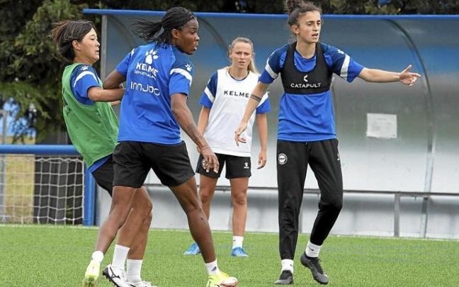 Ohale y Sanadri, en primer plano, durante un entrenamiento de esta temporada con las Gloriosas. Foto: Alex Larretxi Ohale y Sanadri, en primer plano, durante un entrenamiento de esta temporada con las Gloriosas. Foto: Alex Larretxi