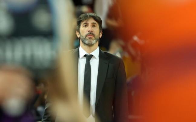 Álex Mumbrú, con gesto pensativo en un encuentro reciente.