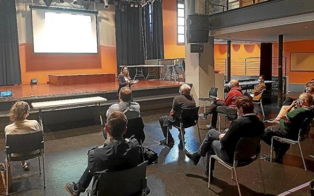 La alcaldesa, Izaro Elorza, abre la presentación del avance del Plan General de Ordenación Urbana.
