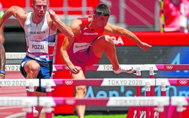 Asier Martínez, por la calle 2 del Estadio Olímpico de Tokio, realizó la mejor carrera de su vida para acabar sexto. Foto: Efe