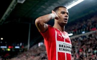 Gakpo celebra el gol que le hizo a la Real en Eindhoven.