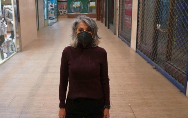 Verónica lleva tres décadas en las Galerías Isalo.