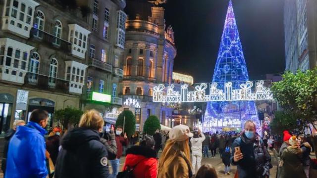 Ambiente en las calles y establecimientos de Vigo,