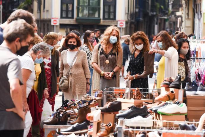 Convertida en una de las citas más importantes del año para el comercio, la edición de este año vuelve a mostrar los artículos a las puertas de los establecimientos.