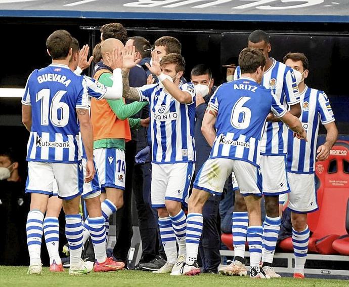 Los jugadores realistas celebran la victoria en El Sadar. Foto: Ruben Plaza