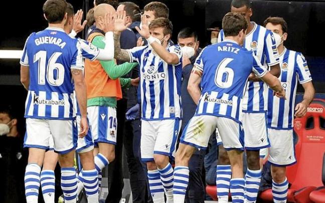 Los jugadores realistas celebran la victoria en El Sadar. Foto: Ruben Plaza