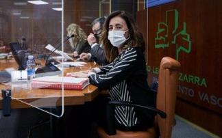 La consejera de Gobernanza Pública y Autogobierno, Olatz Garamendi, durante una comparecencia en el Parlamento