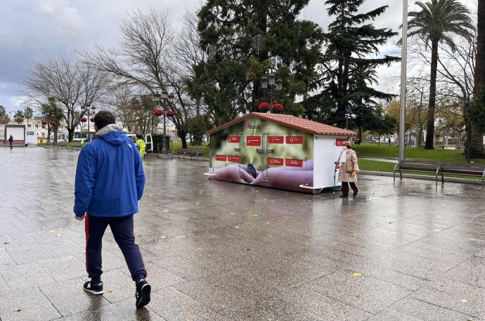 El garbigune móvil ya está colocado en la zona peatonal del parque central de Santurtzi. Foto: S. U.