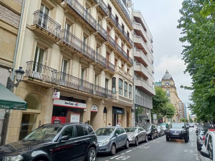 Edificio de viviendas de la calle Garibai construido en 1883, que acogerá pisos turísticos.