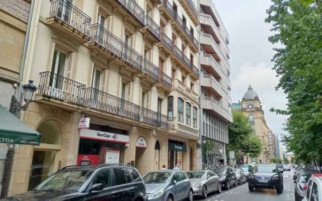 Edificio de viviendas de la calle Garibai construido en 1883, que acogerá pisos turísticos.