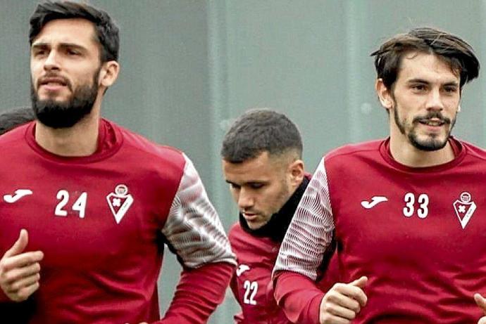 Jugadores del Eibar durante el entrenamiento de ayer. Foto: SD Eibar