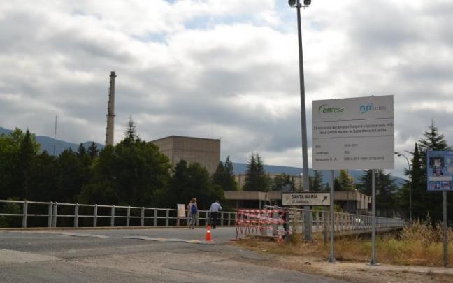Exterior de la central nuclear de Garoña. Exterior de la central nuclear de Garoña.