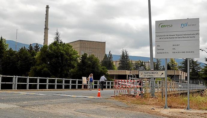 Acceso al complejo nuclear de Santa María de Garoña, actualmente en fase de cese de explotación desde el año 2012. Foto: P. J. P.