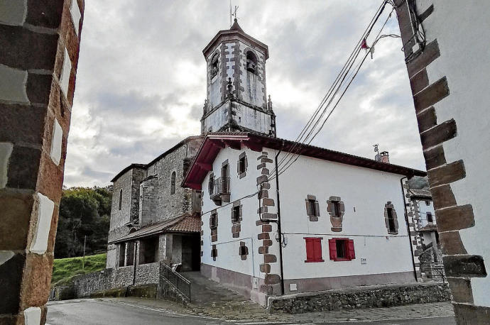 Iglesia de San Martín de Gartzain, antes fiestas aquí y en Berroeta y ahora, en Aurtiz de Ituren y en Biriatu.