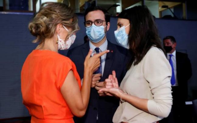 Alberto Garzón, rodeado de Yolanda Díaz e Irene Montero Alberto Garzón, rodeado de Yolanda Díaz e Irene Montero