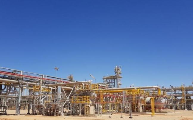 Campo de gas en Argelia. Campo de gas en Argelia.