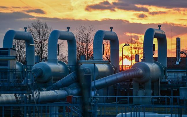 La Unión Europea no ha llegado a un acuerdo todavía para desacoplarse del petróleo ruso.