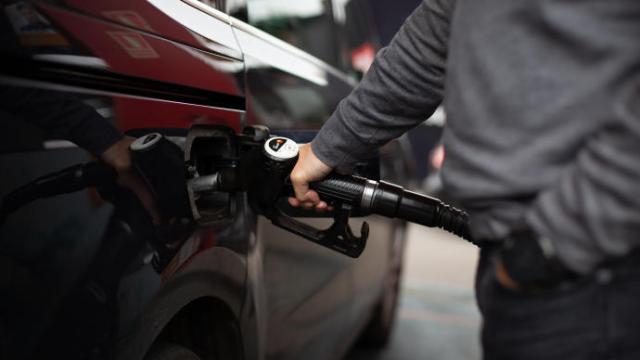 El decreto incluye la bonificación de los carburantes.