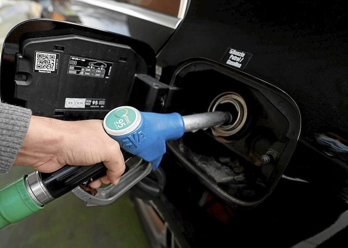 Los carburantes encadenan seis semanas consecutivas de subidas. Foto: Efe