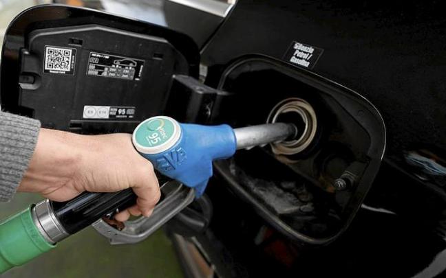 Los carburantes encadenan seis semanas consecutivas de subidas. Foto: Efe