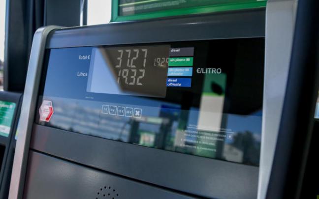 La subida de los precios de los carburantes es una de las causas del incremento de la inflación.