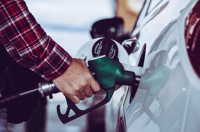 Los conductores disfrutarán de un ahorro de cerca de 11 euros a la hora de repostar con la bonificación al combustible