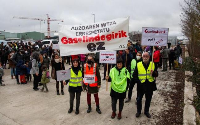 Vecinos de Adurza llevaron a cabo el viernes una manifestación contra la instalación de la gasolinera.