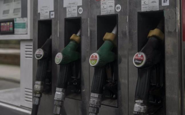 Imagen de un surtidor de combustible Imagen de un surtidor de combustible