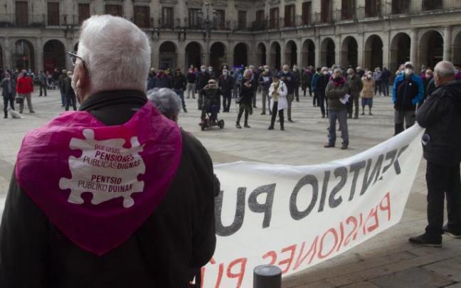 Los pensionistas afirman que el proyecto de ley de reforma de las pensiones solo se busca "mantener los recortes" Los pensionistas afirman que el proyecto de ley de reforma de las pensiones solo se busca "mantener los recortes"