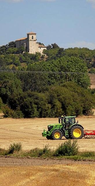 Un tractor en Mendoza. Foto: J.M.