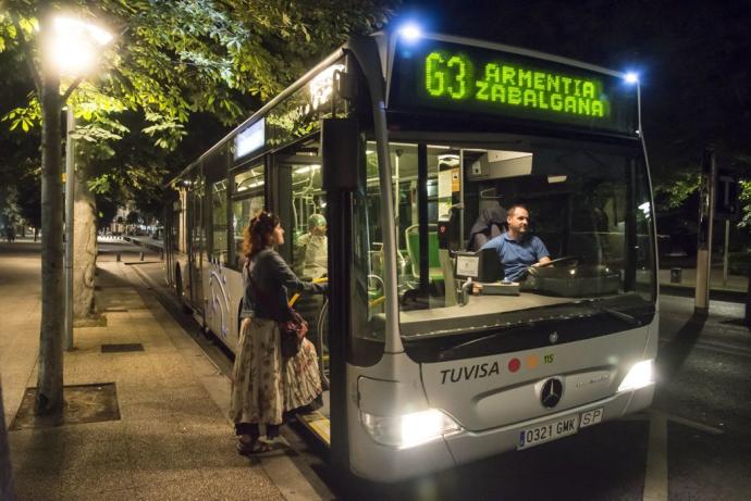 Una persona entra en un Gautxori.