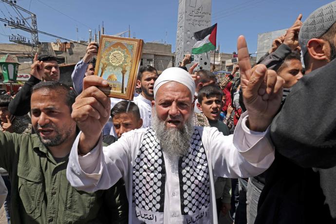 Protestas en Gaza en contra de la actuación e Israel en los enfrentamientos en la mezquita de Al-Aqsa