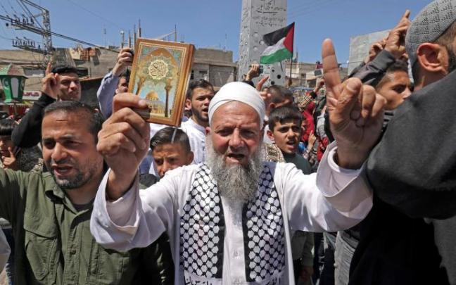 Protestas en Gaza en contra de la actuación e Israel en los enfrentamientos en la mezquita de Al-Aqsa Protestas en Gaza en contra de la actuación e Israel en los enfrentamientos en la mezquita de Al-Aqsa